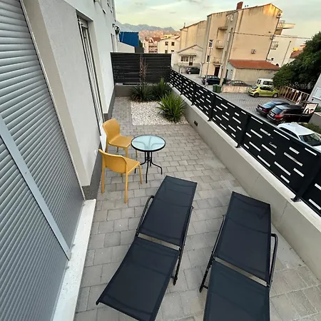 Huge Garden Cozy With Jacuzzi * Σπλιτ