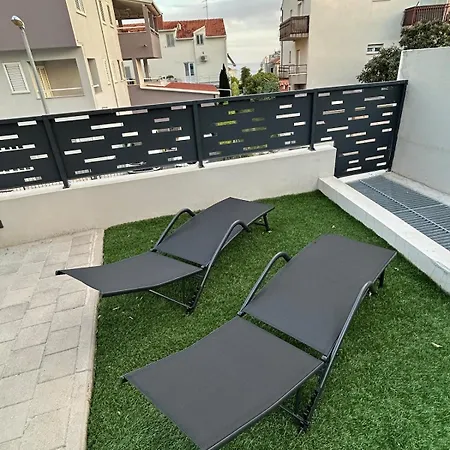 Huge Garden Cozy With Jacuzzi Διαμέρισμα Σπλιτ