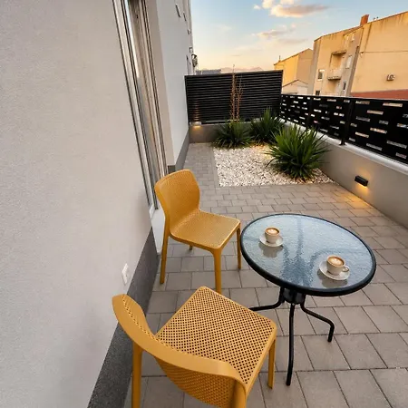 Huge Garden Cozy With Jacuzzi Σπλιτ